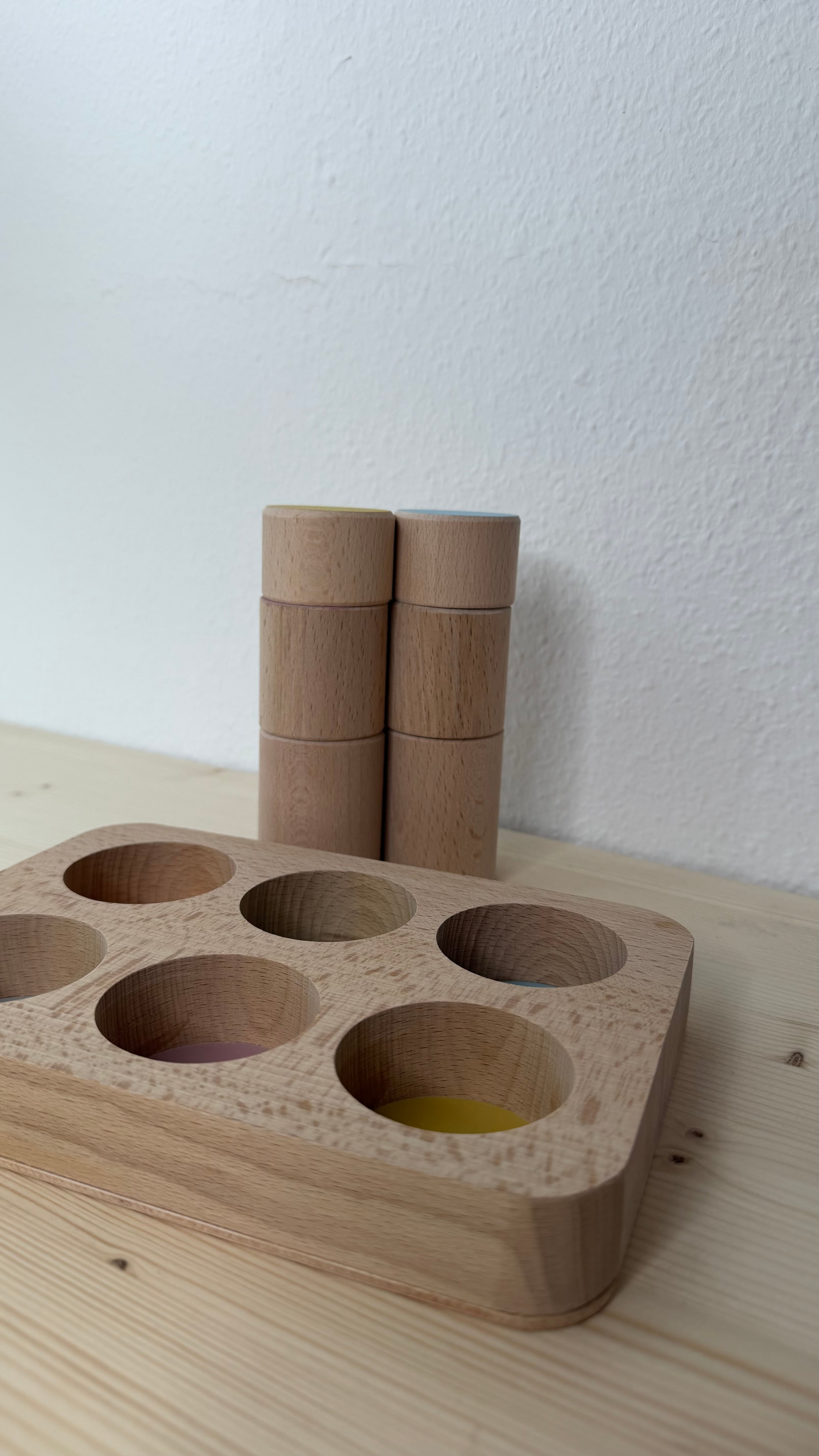 Farben Steckspiel aus Holz – Sortieren, Stecken & Entdecken