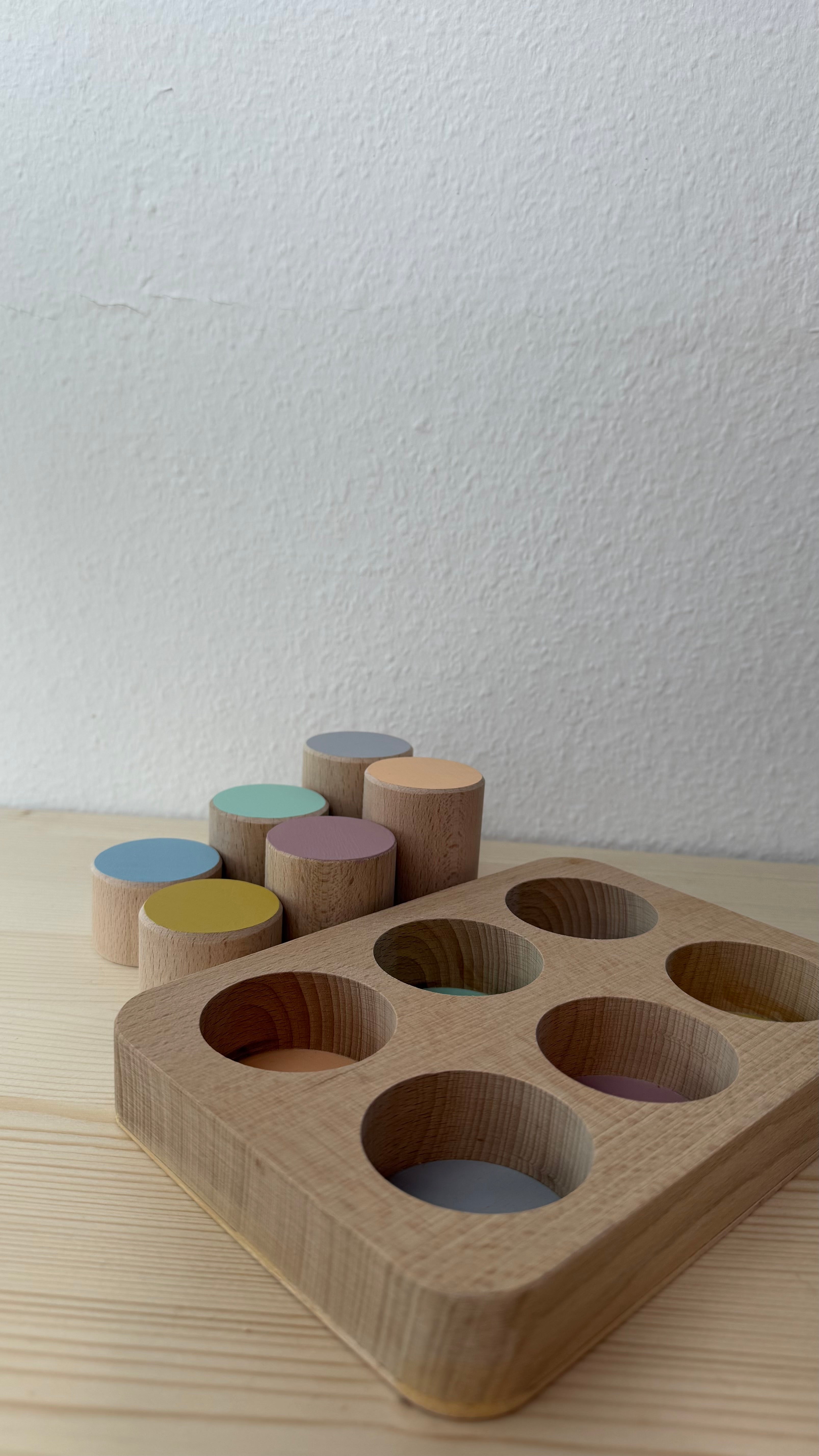 Farben Steckspiel aus Holz – Sortieren, Stecken & Entdecken