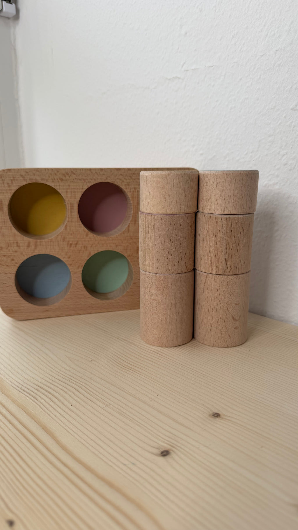 Farben Steckspiel aus Holz – Sortieren, Stecken & Entdecken