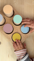 Farben Steckspiel aus Holz – Sortieren, Stecken & Entdecken